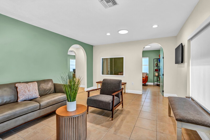 More Photos Of 481 E Commercial Blvd, Oakland Park Freestanding For Sale
