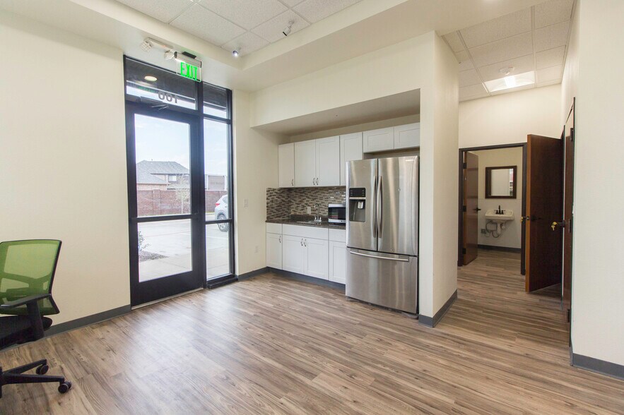 More Photos Of 113 E State Highway 121, Coppell Office For Sale