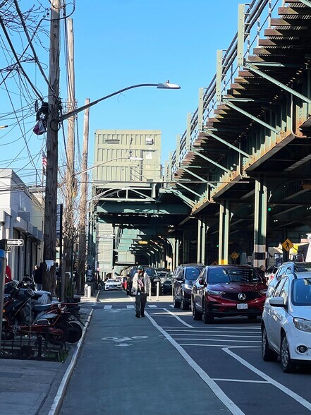 More Photos Of 4125-4127 White Plains Rd, Bronx General Retail For Sale