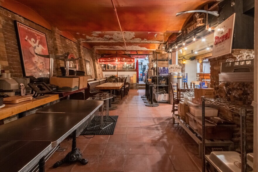 More Photos Of 800 Greenwich St, San Francisco Storefront Retail Residential For Lease