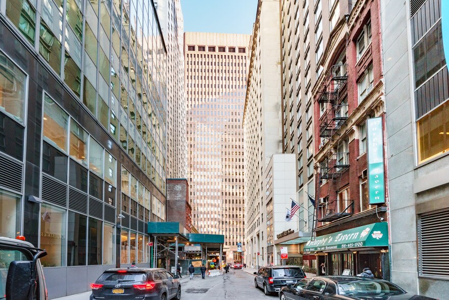 More Photos Of 6 Stone St, New York Storefront Retail Residential For Lease