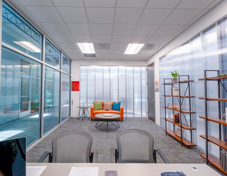 More Photos Of 8215 Long Point Rd, Houston Coworking Space