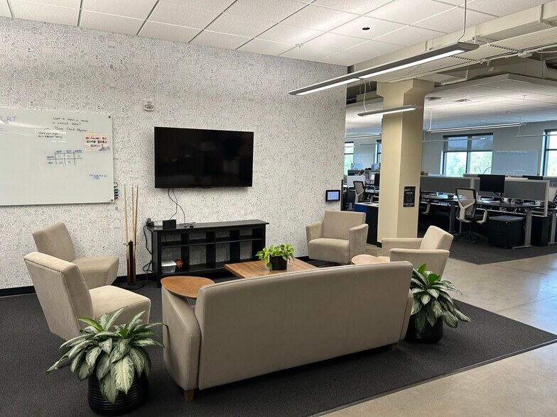 More Photos Of 215 Riverfront Ter, Eau Claire Office For Lease