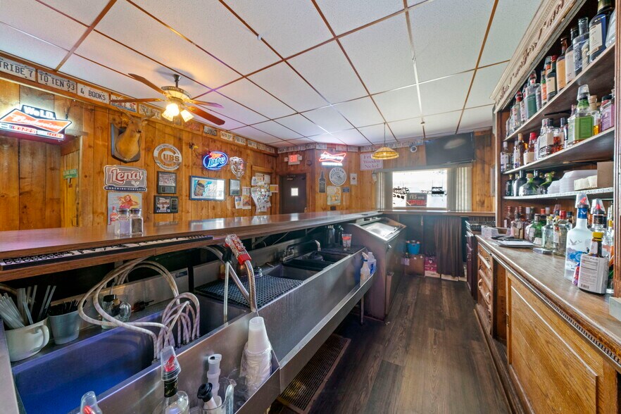 More Photos Of 208 N Walnut St, Stillman Valley General Retail For Sale