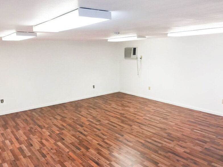 More Photos Of 4515 Smith Rd, Von Ormy Truck Terminal For Lease