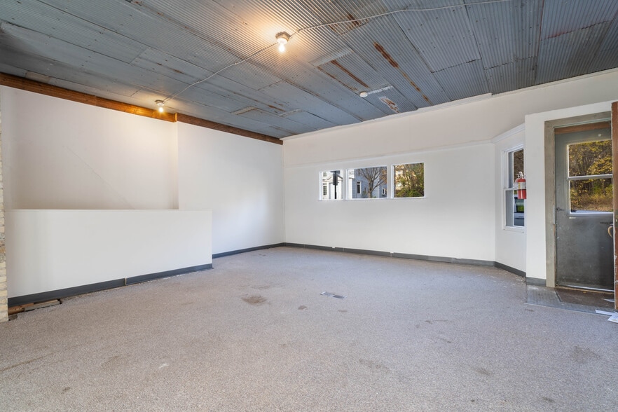 More Photos Of 2224 W 3rd St, Duluth Storefront Retail Office For Sale