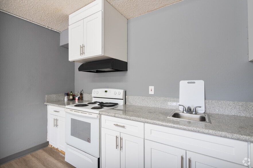 More Photos Of 2700 White Ln, Bakersfield Apartments For Sale