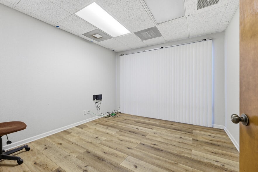 More Photos Of 44709 Date Ave, Lancaster Medical For Sale
