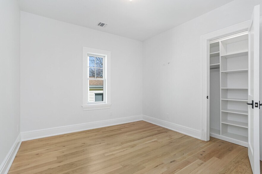 More Photos Of 25 Henry St, Greenwich Apartments For Sale