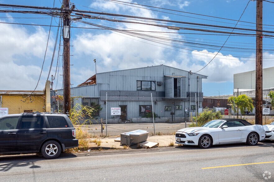 More Photos Of 669 Ahua St, Honolulu Warehouse For Lease