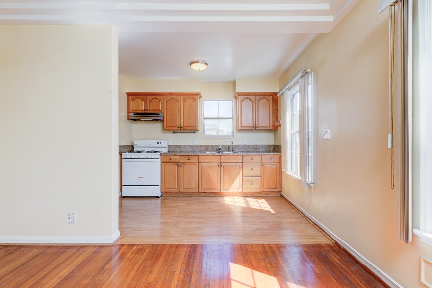 More Photos Of 913 S Wilton Pl, Los Angeles Apartments For Sale