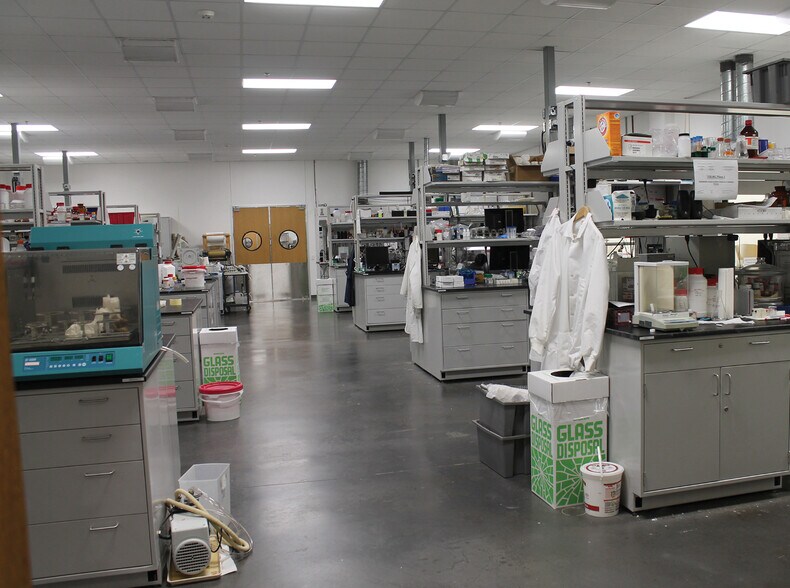 More Photos Of 2501 Earl Rudder Fwy S, College Station Research And Development For Lease