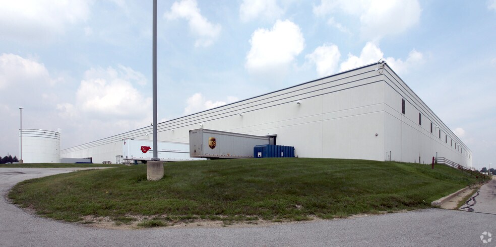 More Photos Of 9999 E 121st St, Fishers Warehouse For Lease