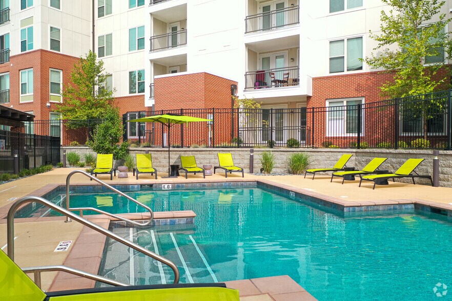 More Photos Of 1001 Old Olive Way, Creve Coeur Apartments For Lease