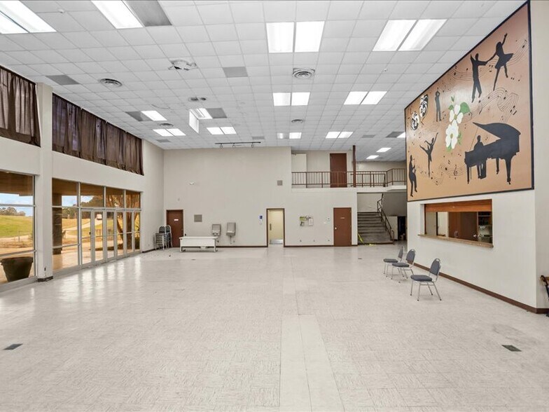 More Photos Of 1819 Spring St, Palestine Specialty For Sale