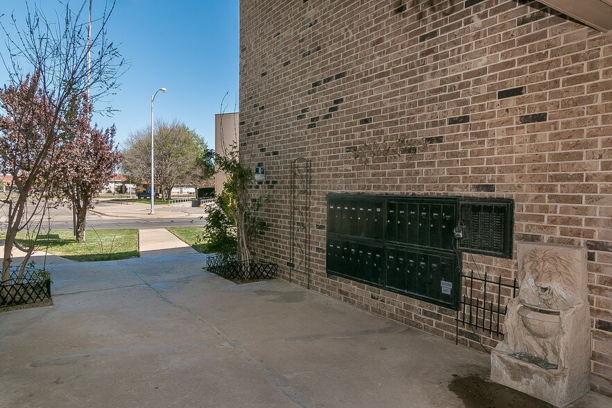 More Photos Of 1031 N Sumner St, Pampa Apartments For Sale
