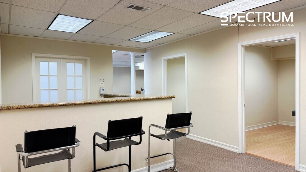 More Photos Of 23018 Ventura Blvd, Woodland Hills Medical For Sale