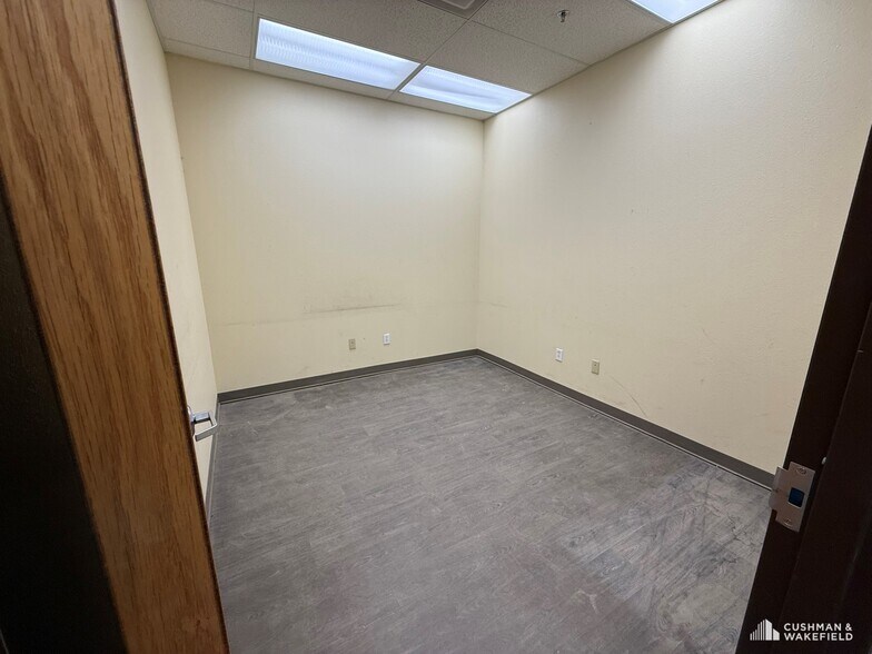 More Photos Of 4562 Denrose Ct, Fort Collins Showroom For Lease