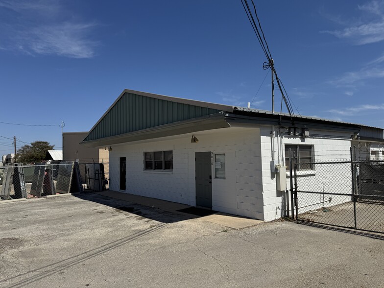 More Photos Of 9010 Aero St, San Antonio Light Manufacturing For Sale