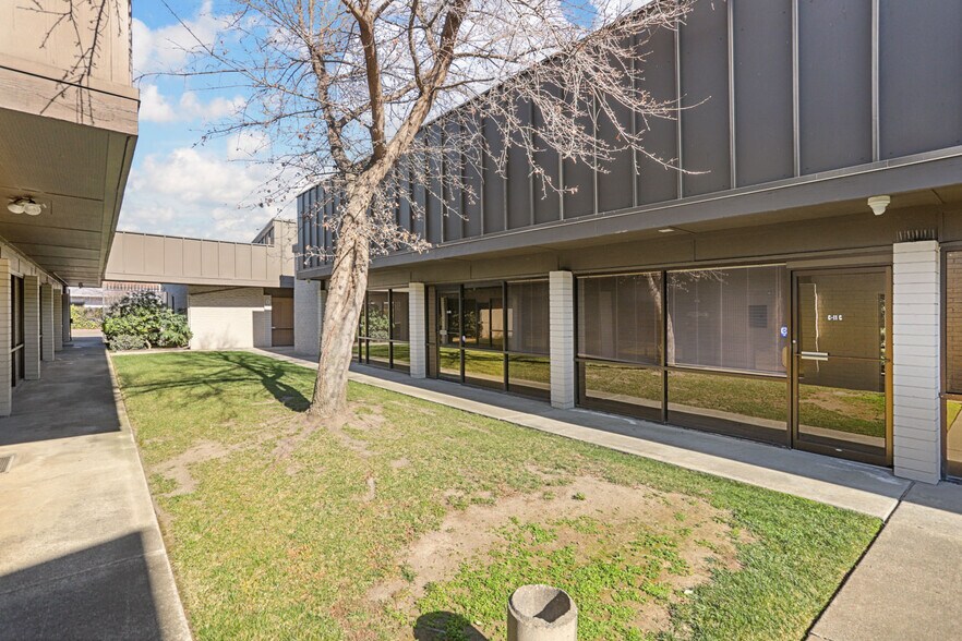 More Photos Of 5637 N Pershing Ave, Stockton Medical For Lease