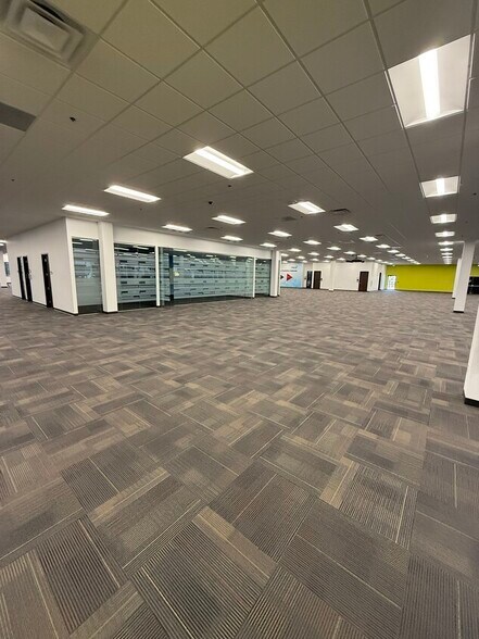 More Photos Of 8605 Largo Lakes Dr, Largo Warehouse For Lease