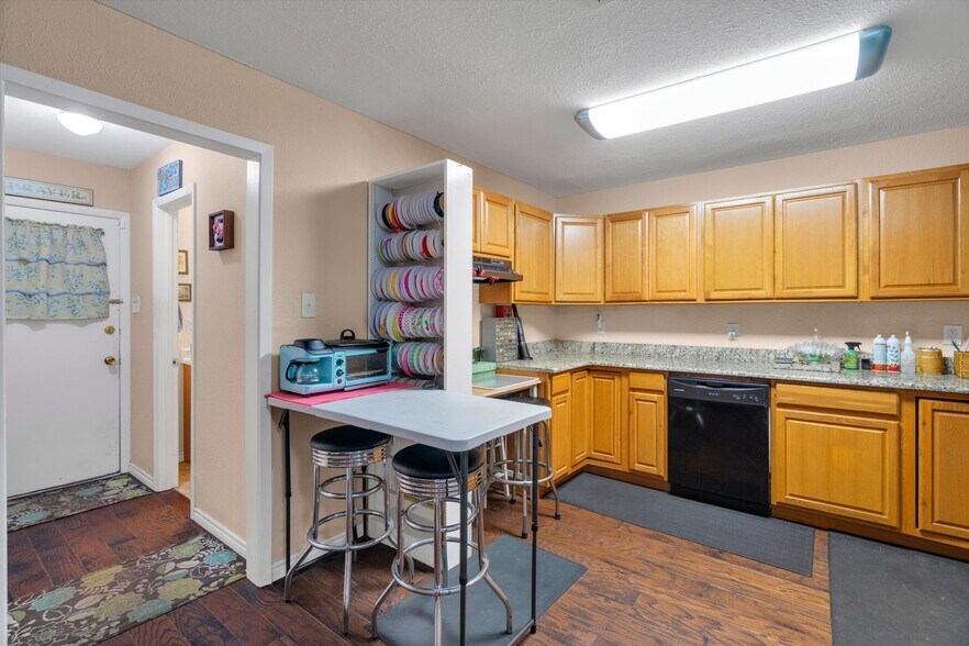 More Photos Of 5236 US-67 Hwy, Alvarado Freestanding For Sale