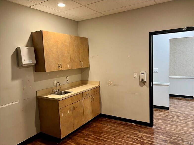 More Photos Of 175 E 9th St, Corona Medical For Lease
