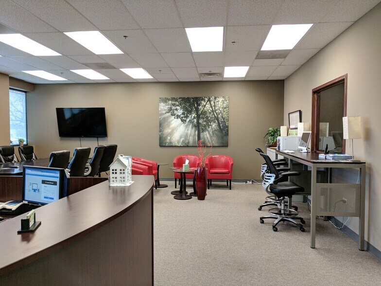 More Photos Of 1952 Mcdowell Rd, Naperville Business Park For Lease