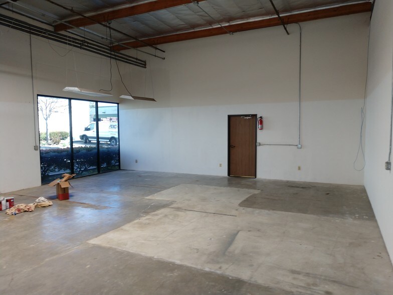 More Photos Of 4531 Market St, Ventura Manufacturing For Lease