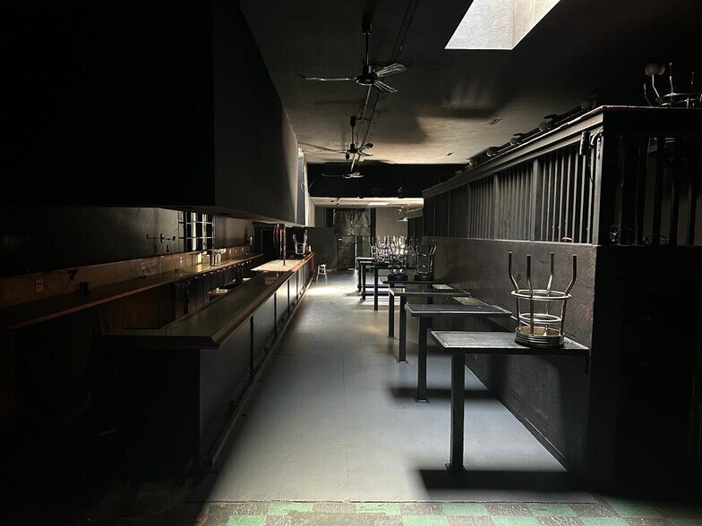 More Photos Of 2140 Market St, San Francisco Bar For Lease