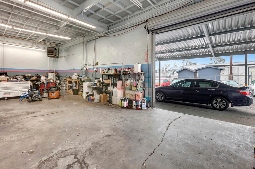 More Photos Of 1731 S Cactus Ave, Bloomington Auto Dealership For Sale