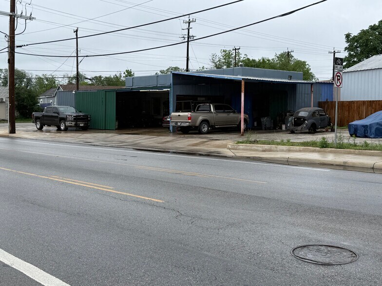 More Photos Of 702 Roosevelt Ave, San Antonio Auto Repair For Sale