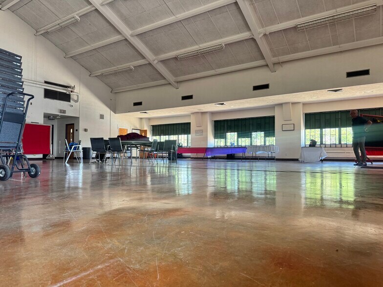 More Photos Of 856 S Green St, Wichita Specialty For Sale