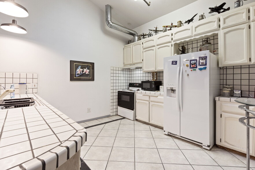 More Photos Of 922 Van Ness Ave, Fresno Storefront Retail Office For Sale