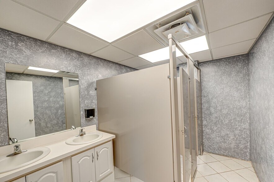 More Photos Of 837 Old Country Rd, Westbury Office For Sale