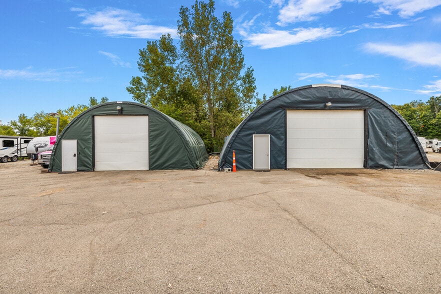 More Photos Of 59120 Oasis Center Dr, South Lyon Self Storage For Sale