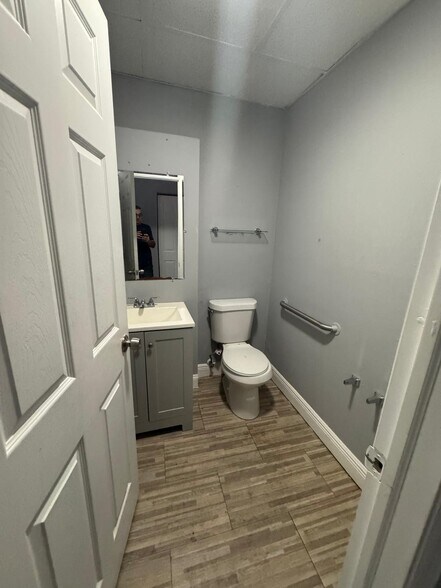 More Photos Of 3355 Lake Worth Rd, Palm Springs Storefront Retail Office For Lease