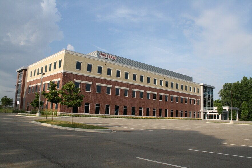 More Photos Of 1405 E South Blvd, Rochester Hills Medical For Lease