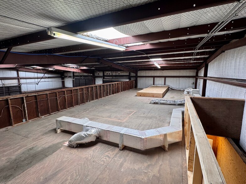 More Photos Of 1501 Lillian Ave, Jourdanton Flex For Lease