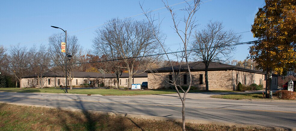 More Photos Of 850 W Bartlett Rd, Bartlett Medical For Sale