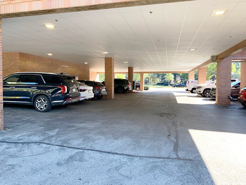 More Photos Of 9800 W Bluemound Rd, Wauwatosa Office For Sale