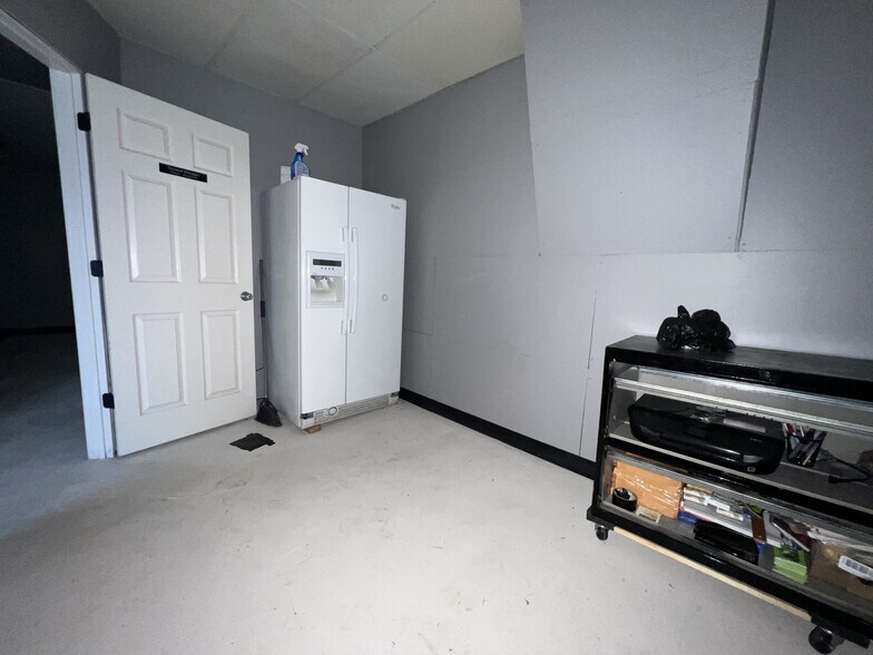 More Photos Of 410 Walnut St, New Richmond Office For Sale