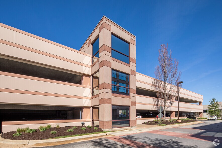 More Photos Of 14567 N Outer Forty, Chesterfield Office For Lease