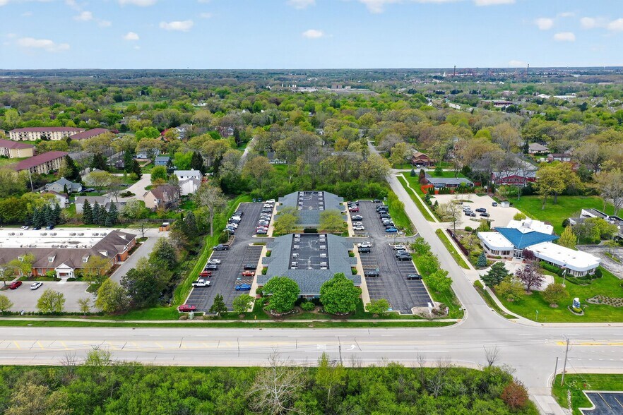 More Photos Of 3 S Greenleaf Ave, Gurnee Unknown For Lease