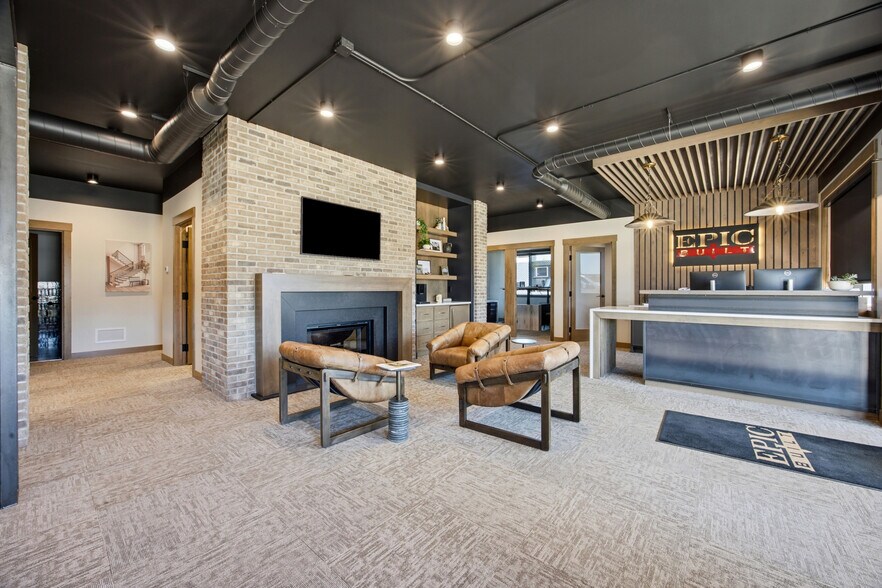 More Photos Of 2942 S Fiechtnet Dr, Fargo Warehouse For Sale