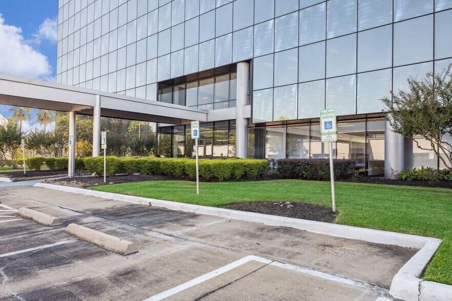 More Photos Of 11000 Richmond Ave, Houston Office For Lease