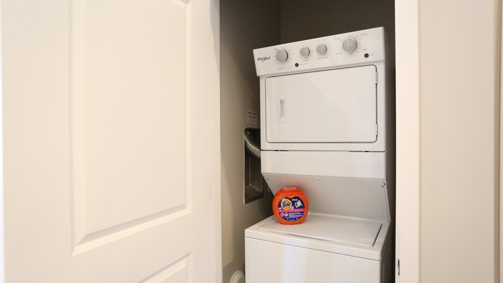 More Photos Of 1400 N High St, Columbus Apartments For Lease