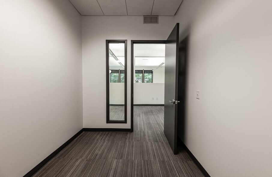 More Photos Of 401 E Chapel Hill St, Durham Storefront Retail Office For Sale