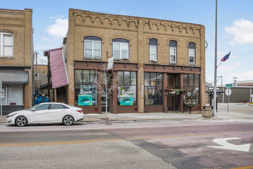 More Photos Of 200 Broadway St, Jordan Storefront Retail Residential For Lease