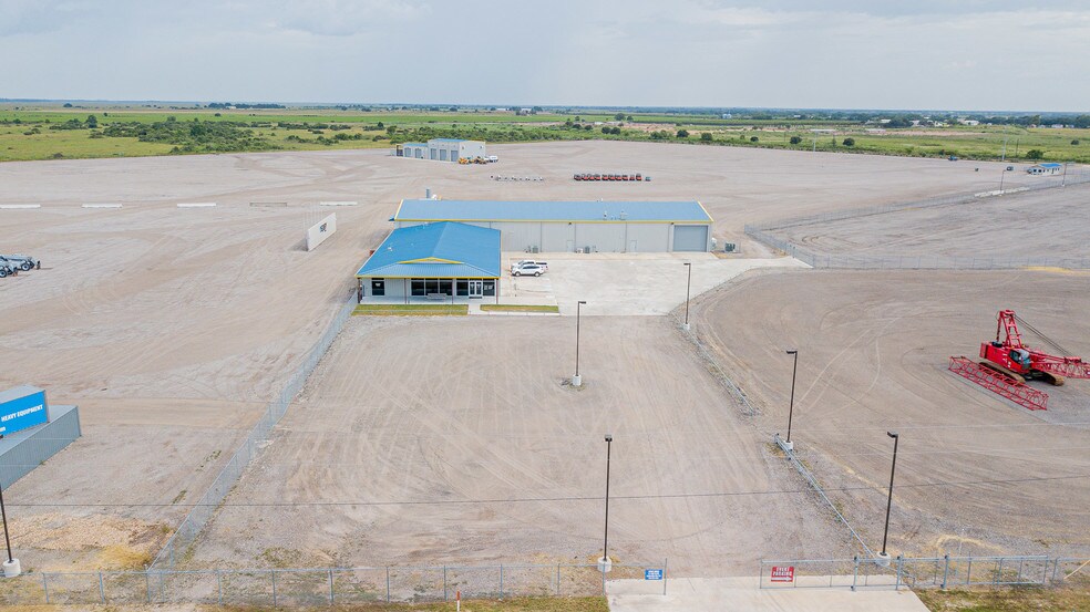 More Photos Of 7044 Interstate 10, Sealy Distribution For Sale
